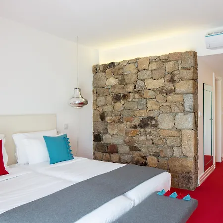 Cerca Design House 4* Donas