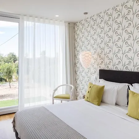 Cerca Design House 4* Donas