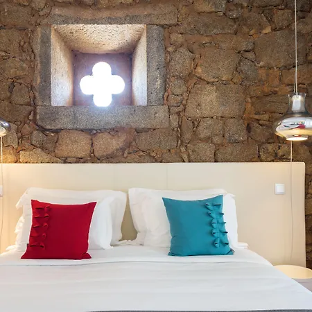 Cerca Design House 4* Donas