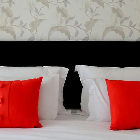 Cerca Design House 4* Donas