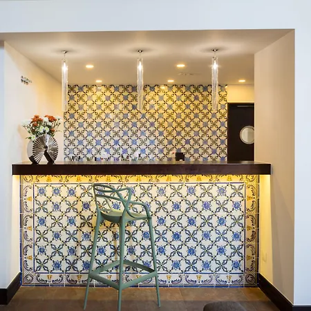 Cerca Design House 4* Donas