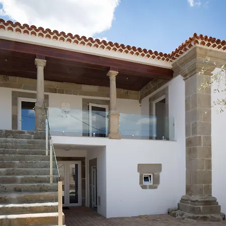 Cerca Design House 4* Donas