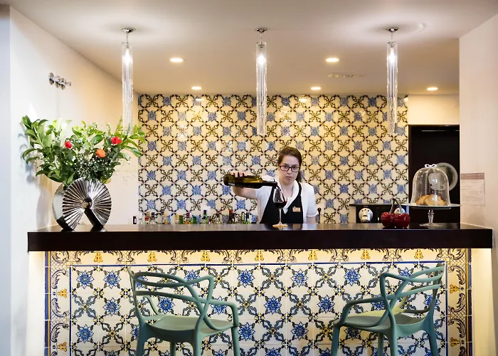 Cerca Design House 4* Donas