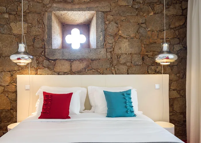 Cerca Design House 4* Donas