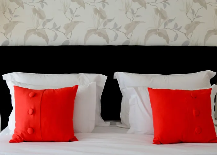 Cerca Design House 4* Donas