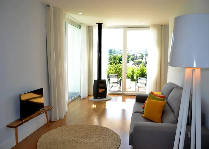 Cerca Design House 4* Donas